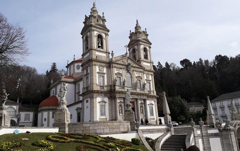 Private Day Tour to Braga and Guimarães (Castle and Palace ticket included)