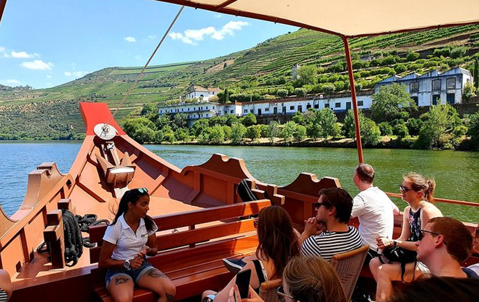 Complete Douro Valley Wine Tour with Lunch, Tastings and River Cruise